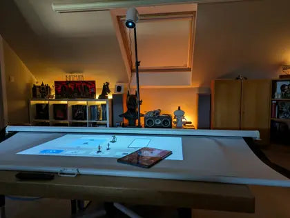 Map LUMX projetée sur une vraie table de jeu